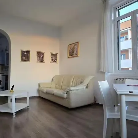 Comfort & Space With Parking Near Center Apartamento