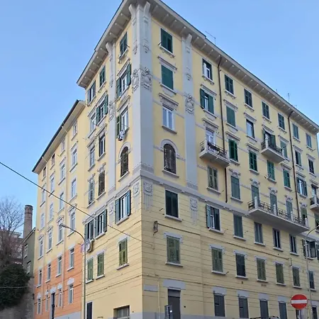 Comfort & Space With Parking Near Center Apartamento Trieste