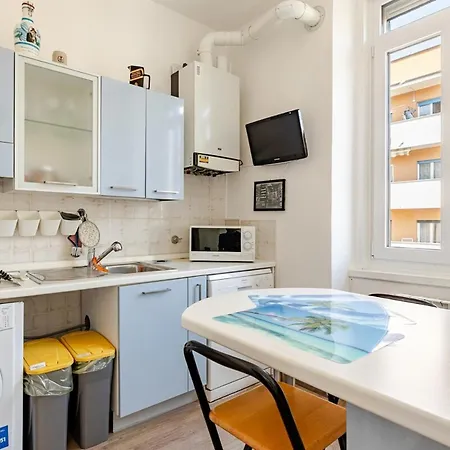 Comfort & Space With Parking Near Center
