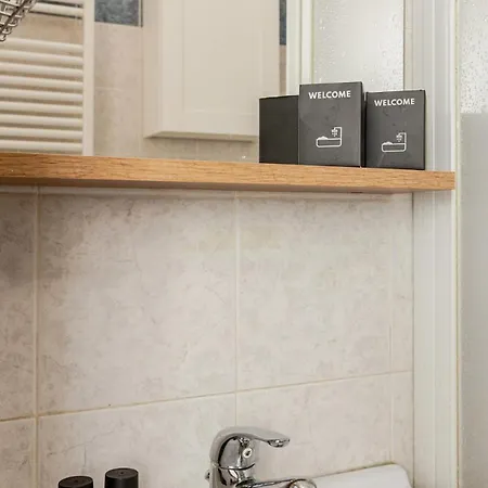 Comfort & Space With Parking Near Center *